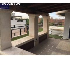 Samar Gestion vende excelente Atico con terraza en zona Av. de Europa.