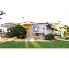 Chalet de 4 dormitorios con piscina en Campillo