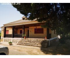 BONITO CHALET EN EL CENTRO DE PURIAS CON PISCINA