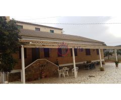 BONITO CHALET EN EL CENTRO DE PURIAS CON PISCINA