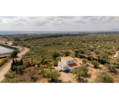 Villa en zona rústica con certificado de legalización, LICENCIA PARA PISCINA