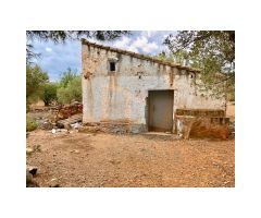 Finca rústica situada en el pueblo pesquero de lAmpolla