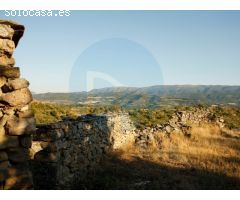 Gran finca rústica con diversas Masías de piedra.