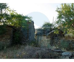 Gran finca rústica con diversas Masías de piedra.