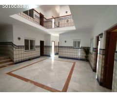 Apartamento de 3 dormitorios, cerca de la playa y del centro de LAmpolla
