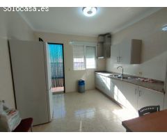 Apartamento de 3 dormitorios, cerca de la playa y del centro de LAmpolla
