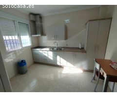 Apartamento de 3 dormitorios, cerca de la playa y del centro de LAmpolla