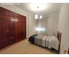 Apartamento de 3 dormitorios, cerca de la playa y del centro de LAmpolla