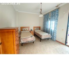Apartamento de 3 dormitorios, cerca de la playa y del centro de LAmpolla