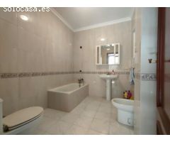 Apartamento de 3 dormitorios, cerca de la playa y del centro de LAmpolla