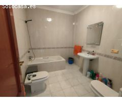 Apartamento de 3 dormitorios, cerca de la playa y del centro de LAmpolla