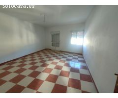 Apartamento de 3 dormitorios, cerca de la playa y del centro de LAmpolla