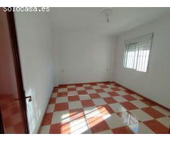Apartamento de 3 dormitorios, cerca de la playa y del centro de LAmpolla