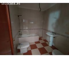 Apartamento de 3 dormitorios, cerca de la playa y del centro de LAmpolla