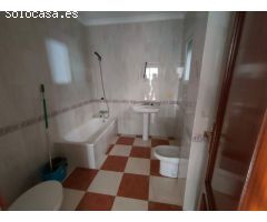 Apartamento de 3 dormitorios, cerca de la playa y del centro de LAmpolla