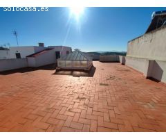 Apartamento de 3 dormitorios, cerca de la playa y del centro de LAmpolla