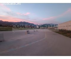 Nave industrial con 8.000 m2 construidos y 21.144 m2 de solar en POLIGONO SES