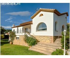 Única y exclusiva vivienda en el centro del pueblo!!
