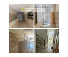 Ático de tres habitaciones La Camella, esquina.