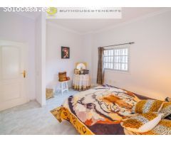 Casa adosada de 360 m2 /Vídeo disponible.