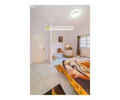 Casa adosada de 360 m2 /Vídeo disponible.