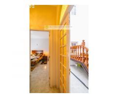 Casa adosada de 360 m2 /Vídeo disponible.