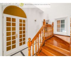 Casa adosada de 360 m2 /Vídeo disponible.