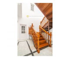 Casa adosada de 360 m2 /Vídeo disponible.