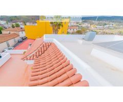 Casa adosada de 360 m2 /Vídeo disponible.