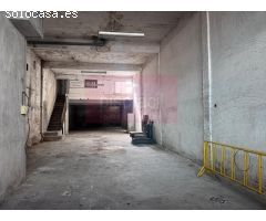 Amplio local comercial céntrico con entreplanta y acceso a terraza soleada!!