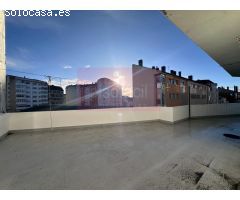 ¡Tu piso de 4 dormitorios con terraza amplia y soleada en Avenida de A Coruña!