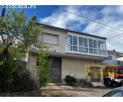CASA Y SOLAR ADJUNTO EN CENTRO URBANO.