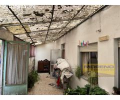CASA DE DOS PISOS Y TERRENO DE 140 M2
