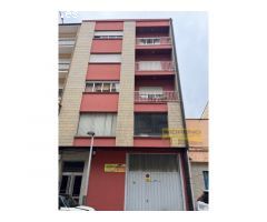 EDIFICIO EN EL CENTRO CON PLANTA BAJA Y CUATRO PLANTAS ALTAS.