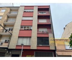 EDIFICIO EN EL CENTRO CON PLANTA BAJA Y CUATRO PLANTAS ALTAS.