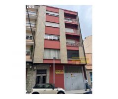 EDIFICIO EN EL CENTRO CON PLANTA BAJA Y CUATRO PLANTAS ALTAS.