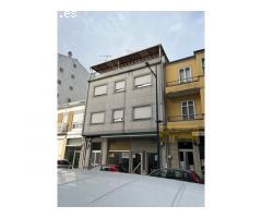 CASA EN EL CENTRO URBANO CON ACCESO A 2 CALLES.