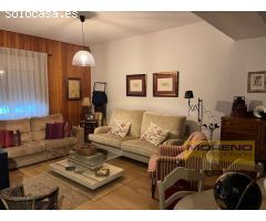 CASA EN EL CENTRO URBANO CON ACCESO A 2 CALLES.