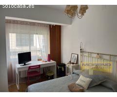 CASA EN EL CENTRO URBANO CON ACCESO A 2 CALLES.