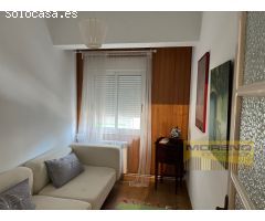 CASA EN EL CENTRO URBANO CON ACCESO A 2 CALLES.