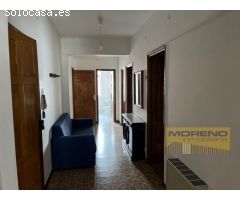 CASA EN EL CENTRO URBANO CON ACCESO A 2 CALLES.