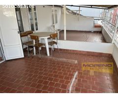CASA EN EL CENTRO URBANO CON ACCESO A 2 CALLES.
