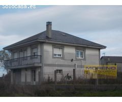 CASA CON PARCELA.