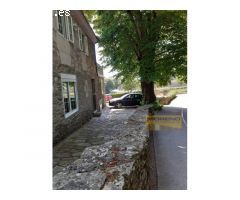 CASA DE PIEDRA EN EL CAMINO DE SANTIAGO CON PARCELA