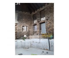 CASA DE PIEDRA CON PROYECTO PARA ALBERGUE O PENSIÓN