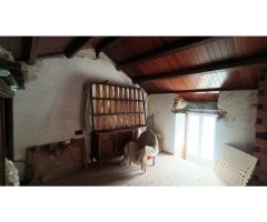 CASA TIPICA DE PIEDRA - SINGULAR - CUBIERTA NUEVA