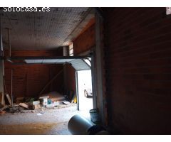 Bajo comercial a la venta en Ares
