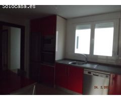 SE ALQUILA O SE VENDE CASA ADOSADA