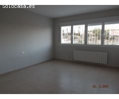 SE ALQUILA O SE VENDE CASA ADOSADA