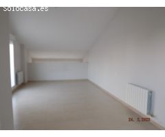 SE ALQUILA O SE VENDE CASA ADOSADA